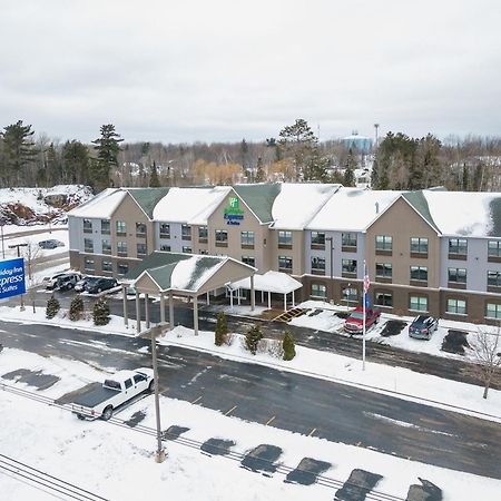 Holiday Inn Express & Suites Marquette By Ihg Ngoại thất bức ảnh