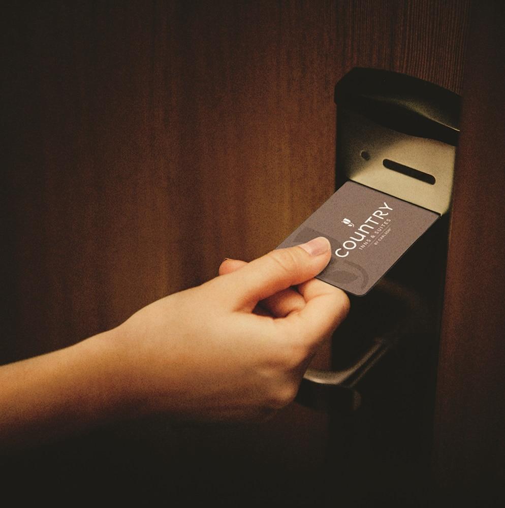 Holiday Inn Express & Suites Marquette By Ihg Ngoại thất bức ảnh