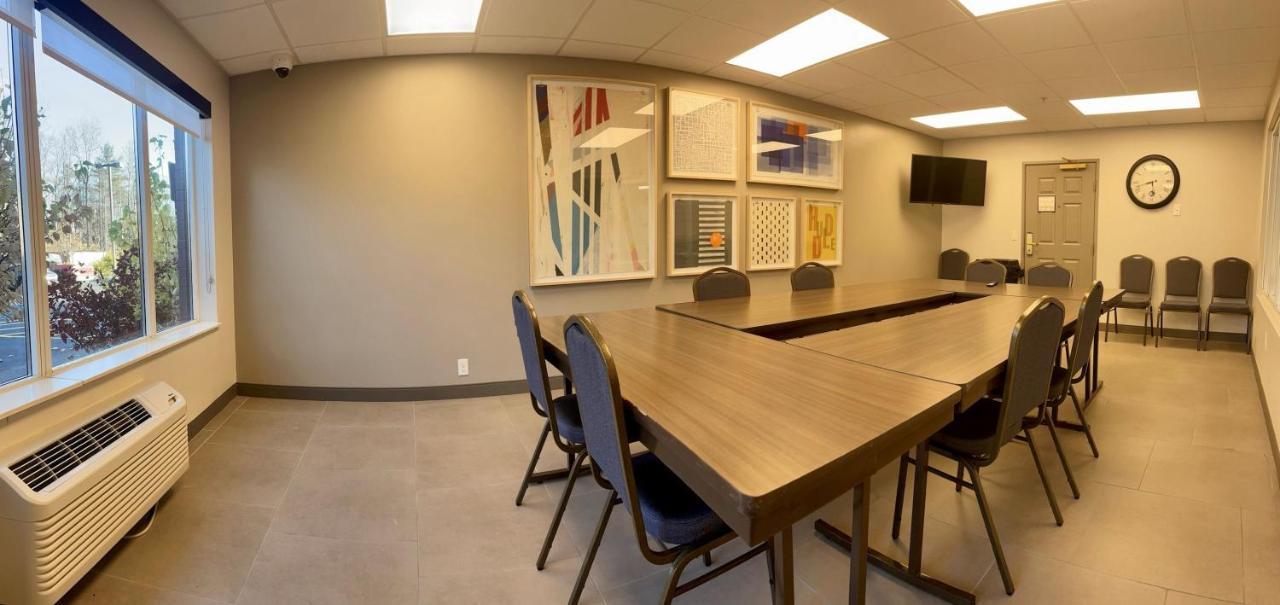 Holiday Inn Express & Suites Marquette By Ihg Ngoại thất bức ảnh