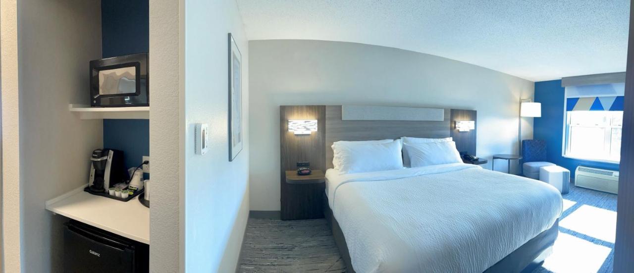 Holiday Inn Express & Suites Marquette By Ihg Ngoại thất bức ảnh