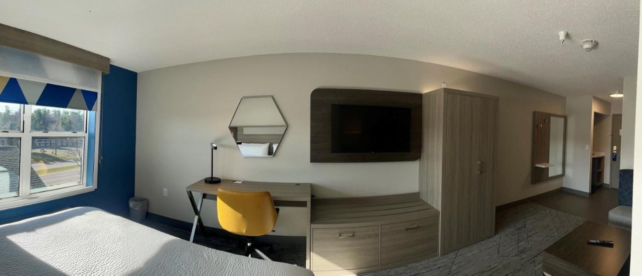 Holiday Inn Express & Suites Marquette By Ihg Ngoại thất bức ảnh