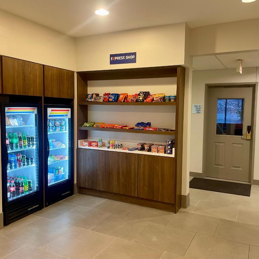 Holiday Inn Express & Suites Marquette By Ihg Ngoại thất bức ảnh