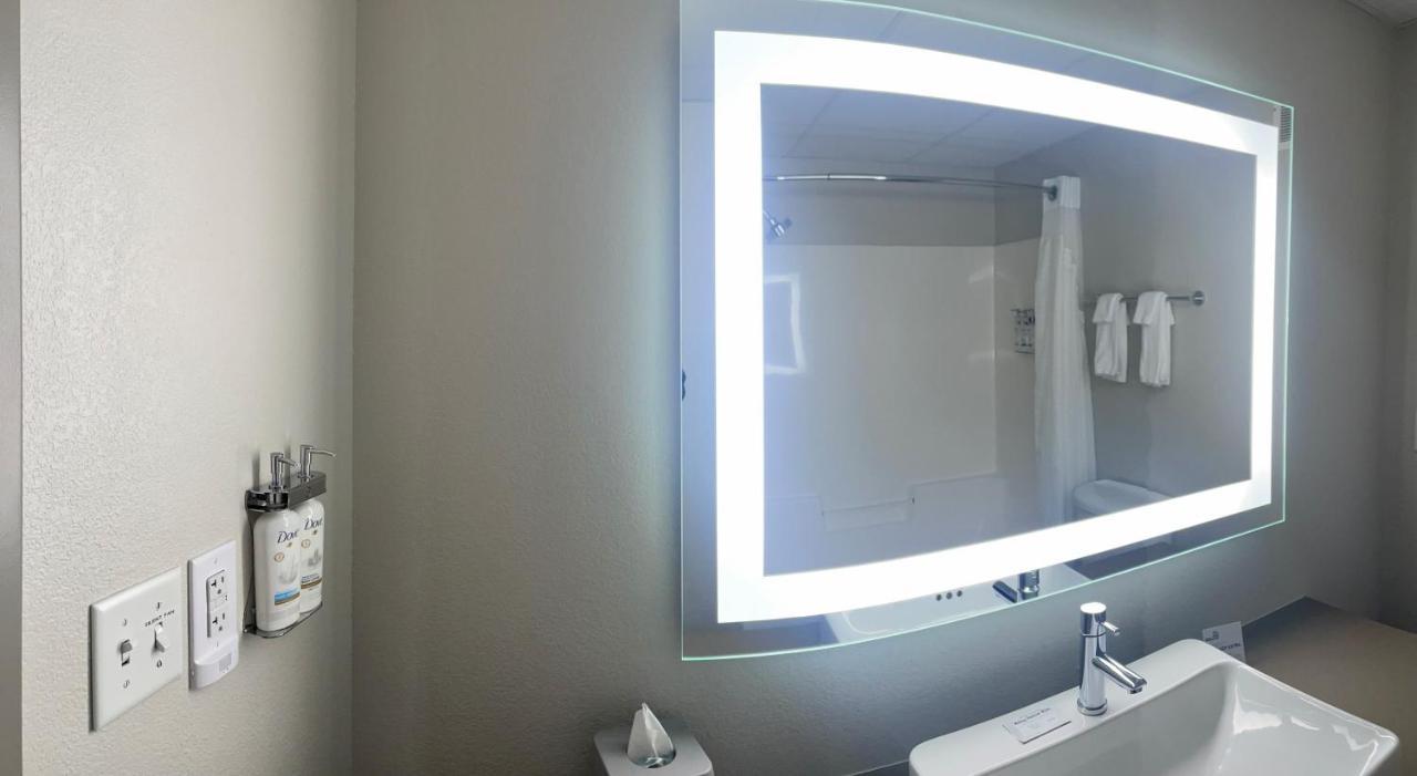 Holiday Inn Express & Suites Marquette By Ihg Ngoại thất bức ảnh