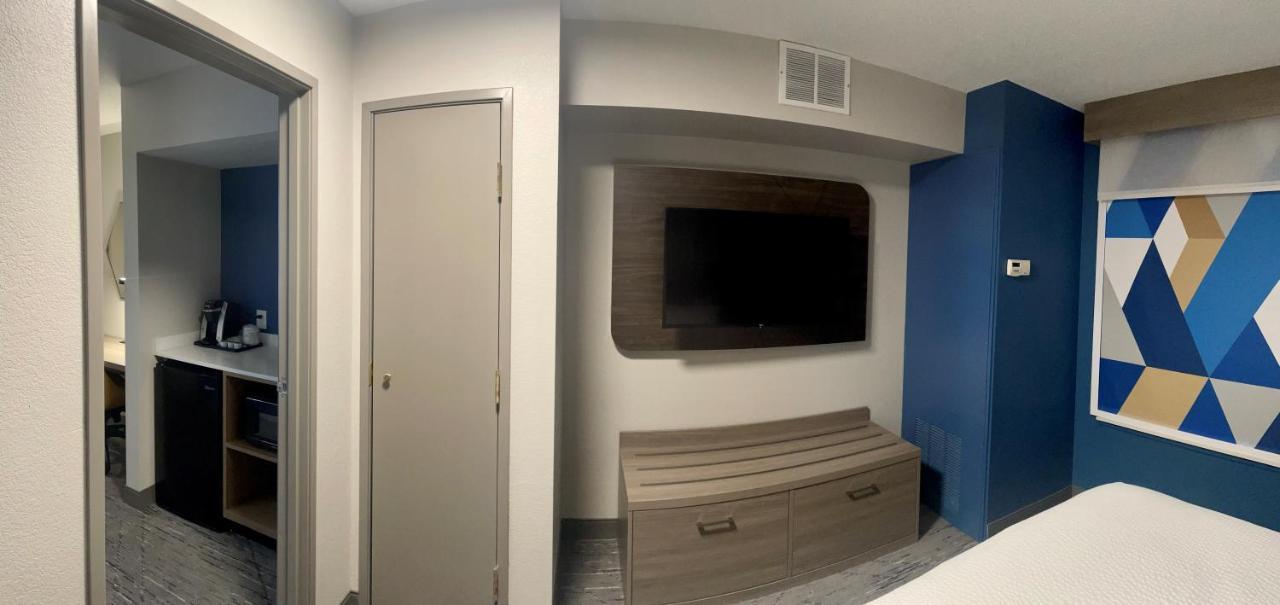 Holiday Inn Express & Suites Marquette By Ihg Ngoại thất bức ảnh