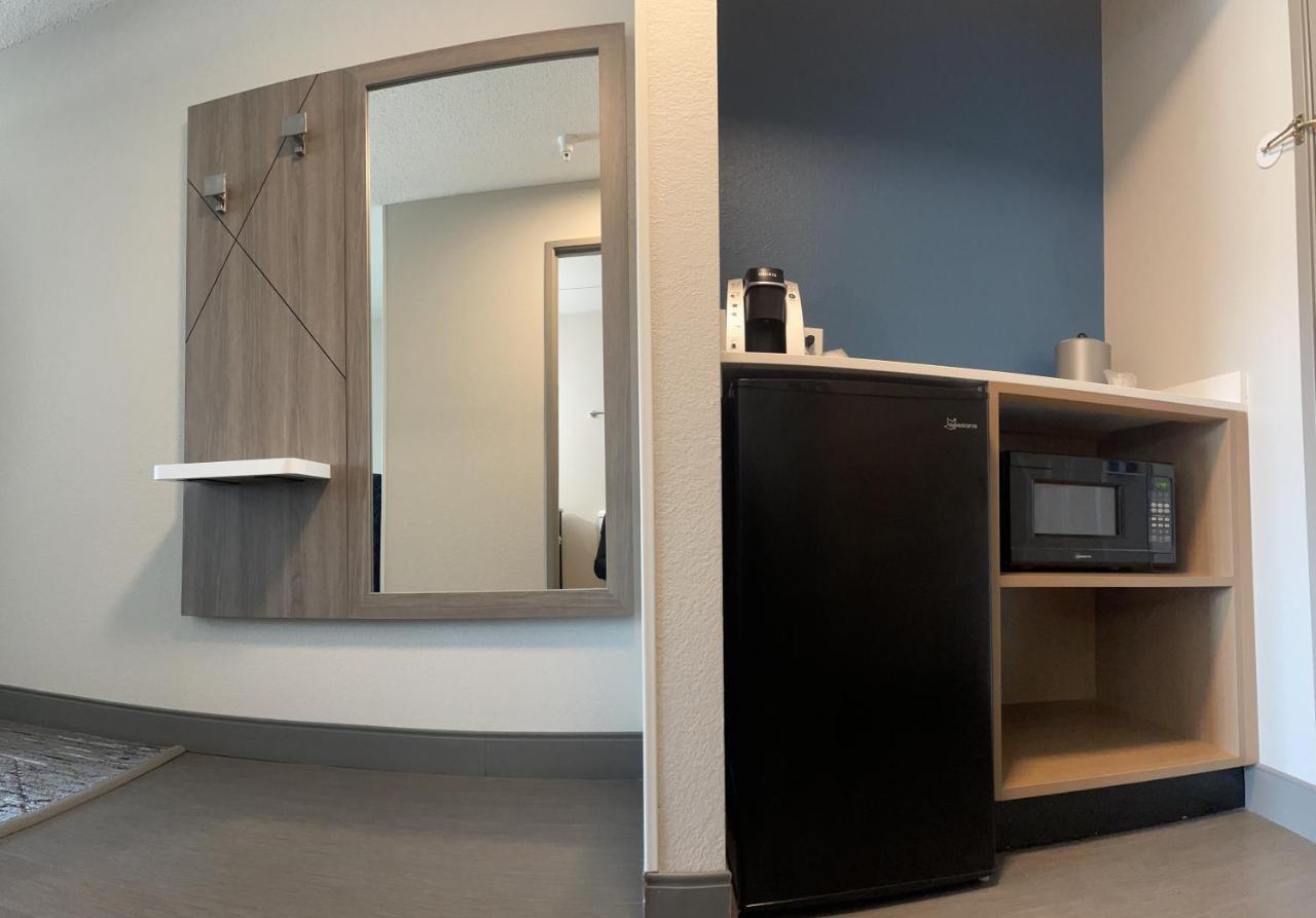 Holiday Inn Express & Suites Marquette By Ihg Ngoại thất bức ảnh