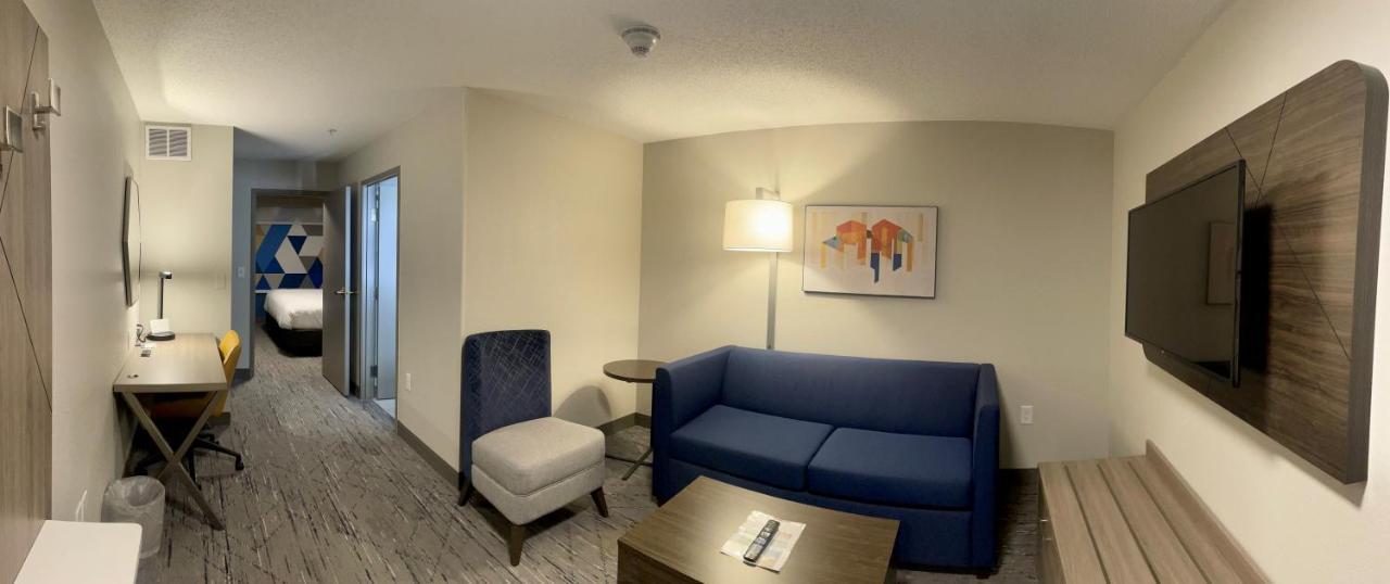Holiday Inn Express & Suites Marquette By Ihg Ngoại thất bức ảnh