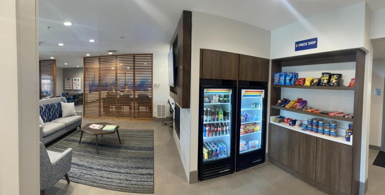 Holiday Inn Express & Suites Marquette By Ihg Ngoại thất bức ảnh