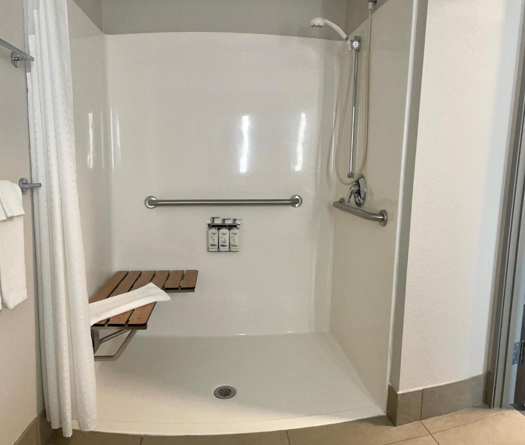 Holiday Inn Express & Suites Marquette By Ihg Ngoại thất bức ảnh