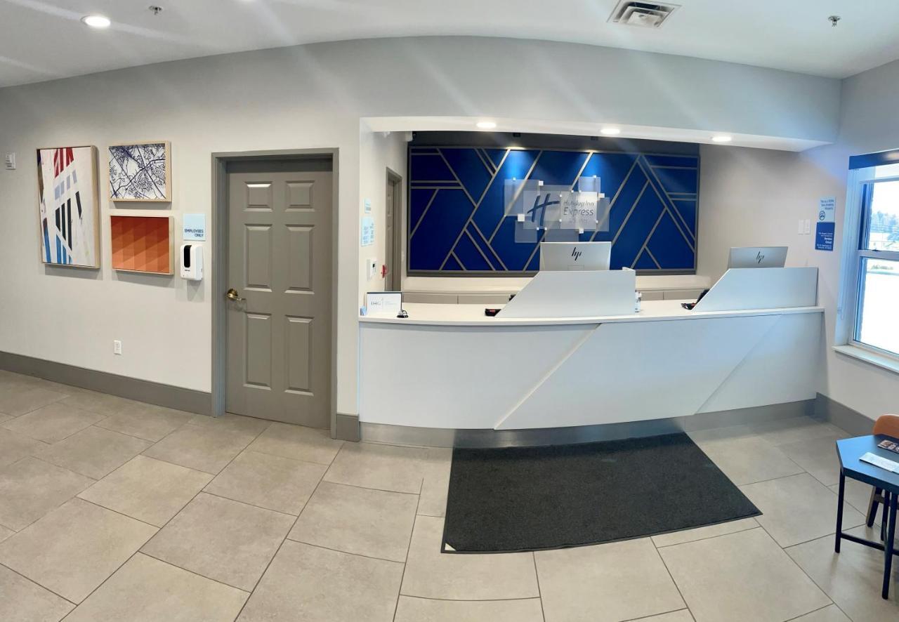 Holiday Inn Express & Suites Marquette By Ihg Ngoại thất bức ảnh