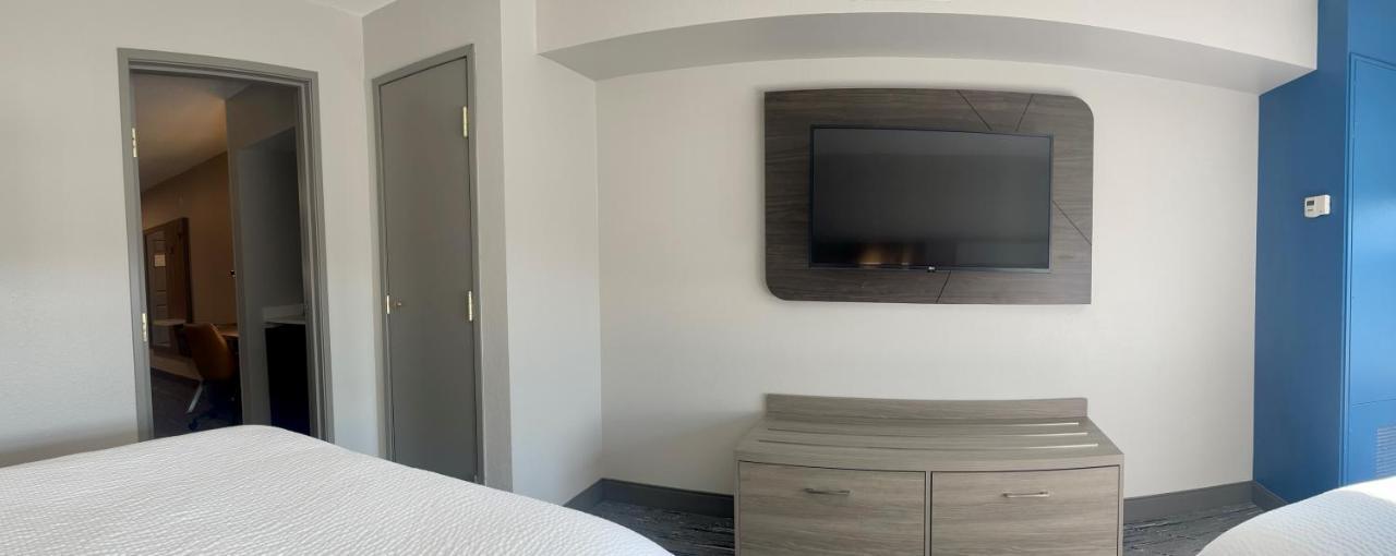 Holiday Inn Express & Suites Marquette By Ihg Ngoại thất bức ảnh