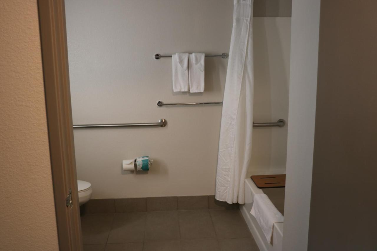 Holiday Inn Express & Suites Marquette By Ihg Ngoại thất bức ảnh