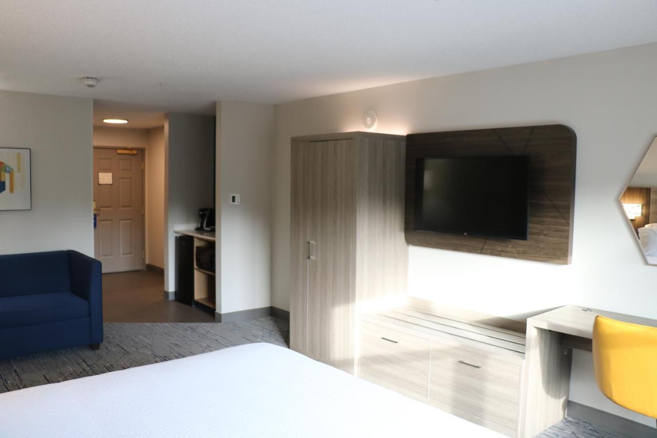 Holiday Inn Express & Suites Marquette By Ihg Ngoại thất bức ảnh
