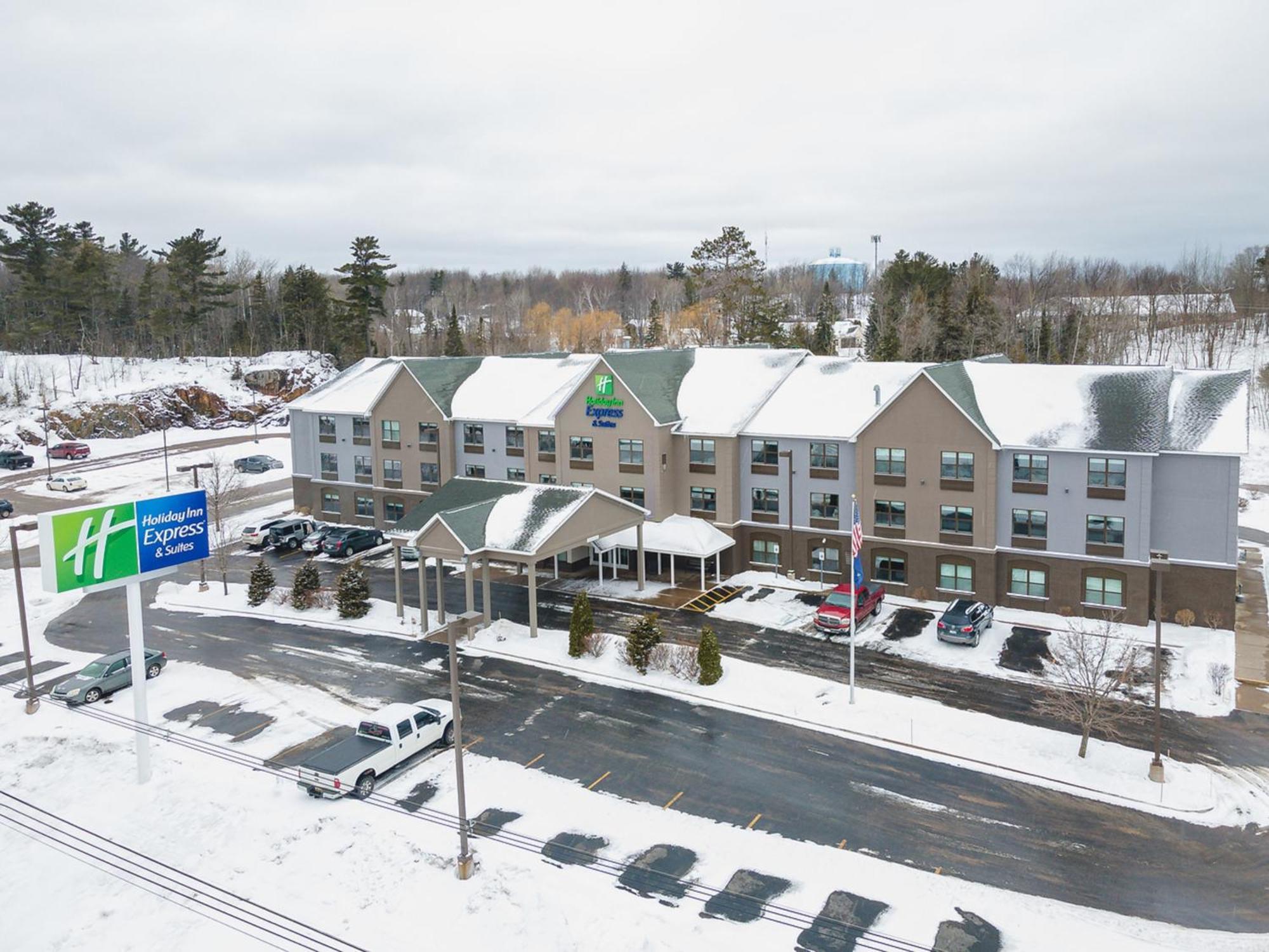 Holiday Inn Express & Suites Marquette By Ihg Ngoại thất bức ảnh