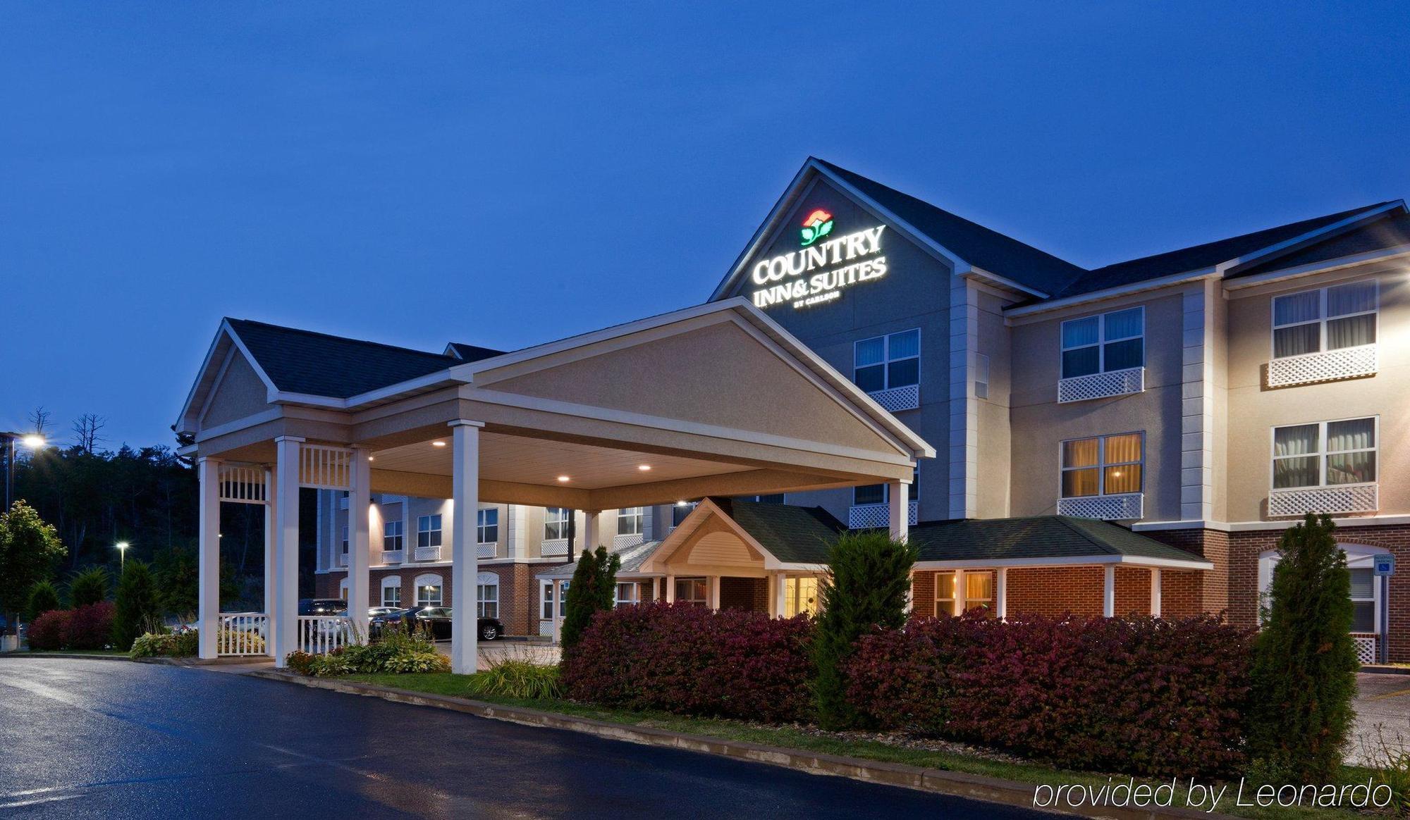Holiday Inn Express & Suites Marquette By Ihg Ngoại thất bức ảnh