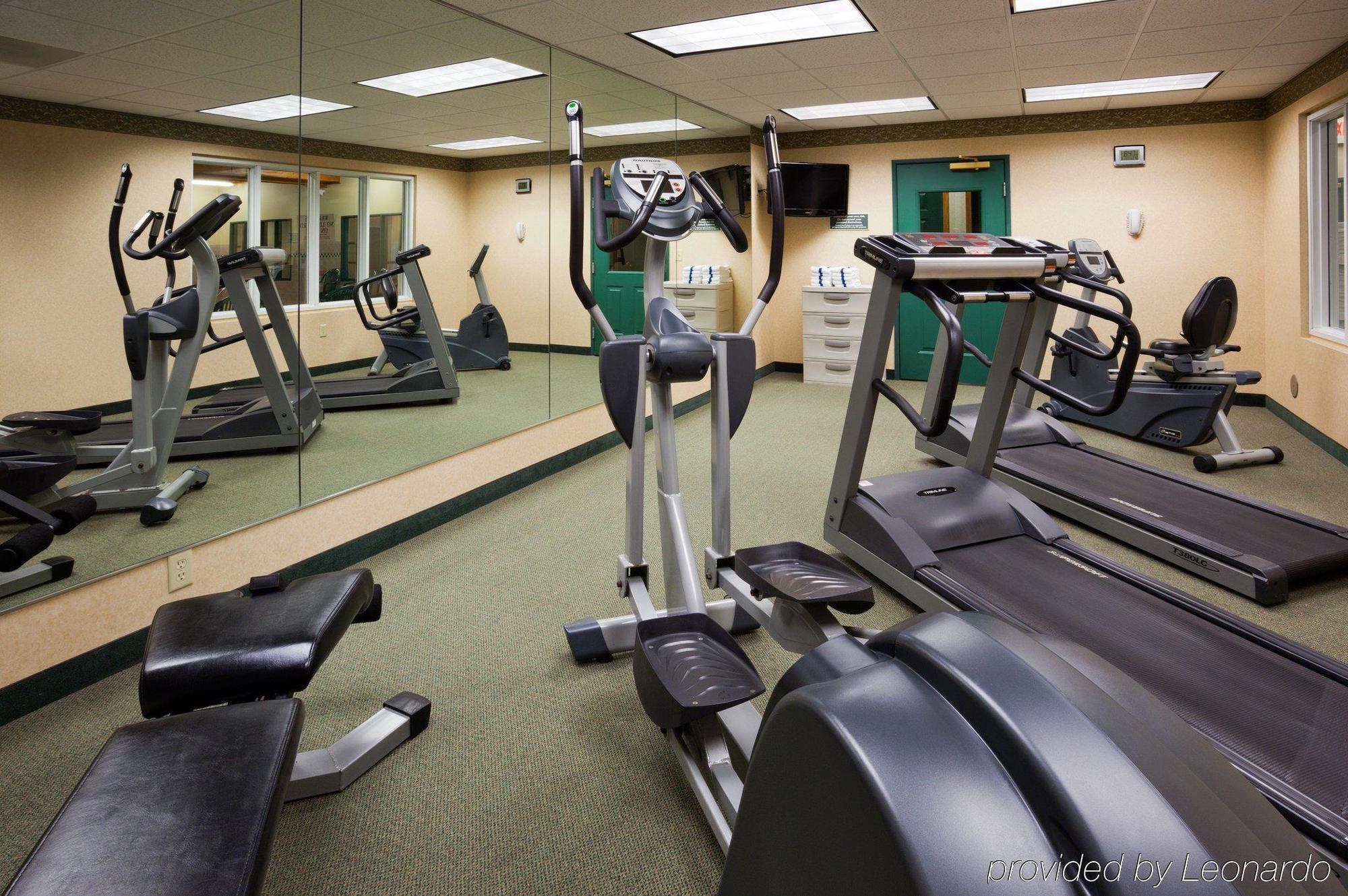 Holiday Inn Express & Suites Marquette By Ihg Ngoại thất bức ảnh