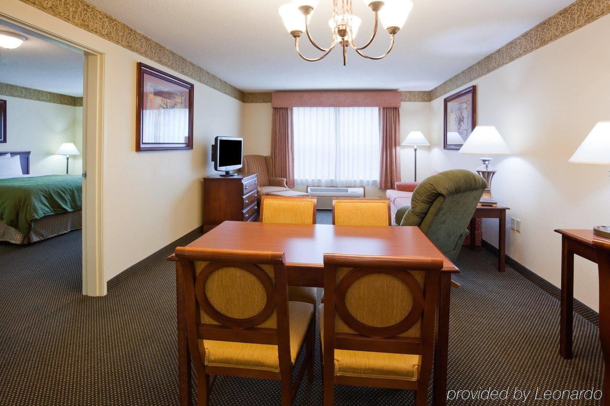 Holiday Inn Express & Suites Marquette By Ihg Ngoại thất bức ảnh