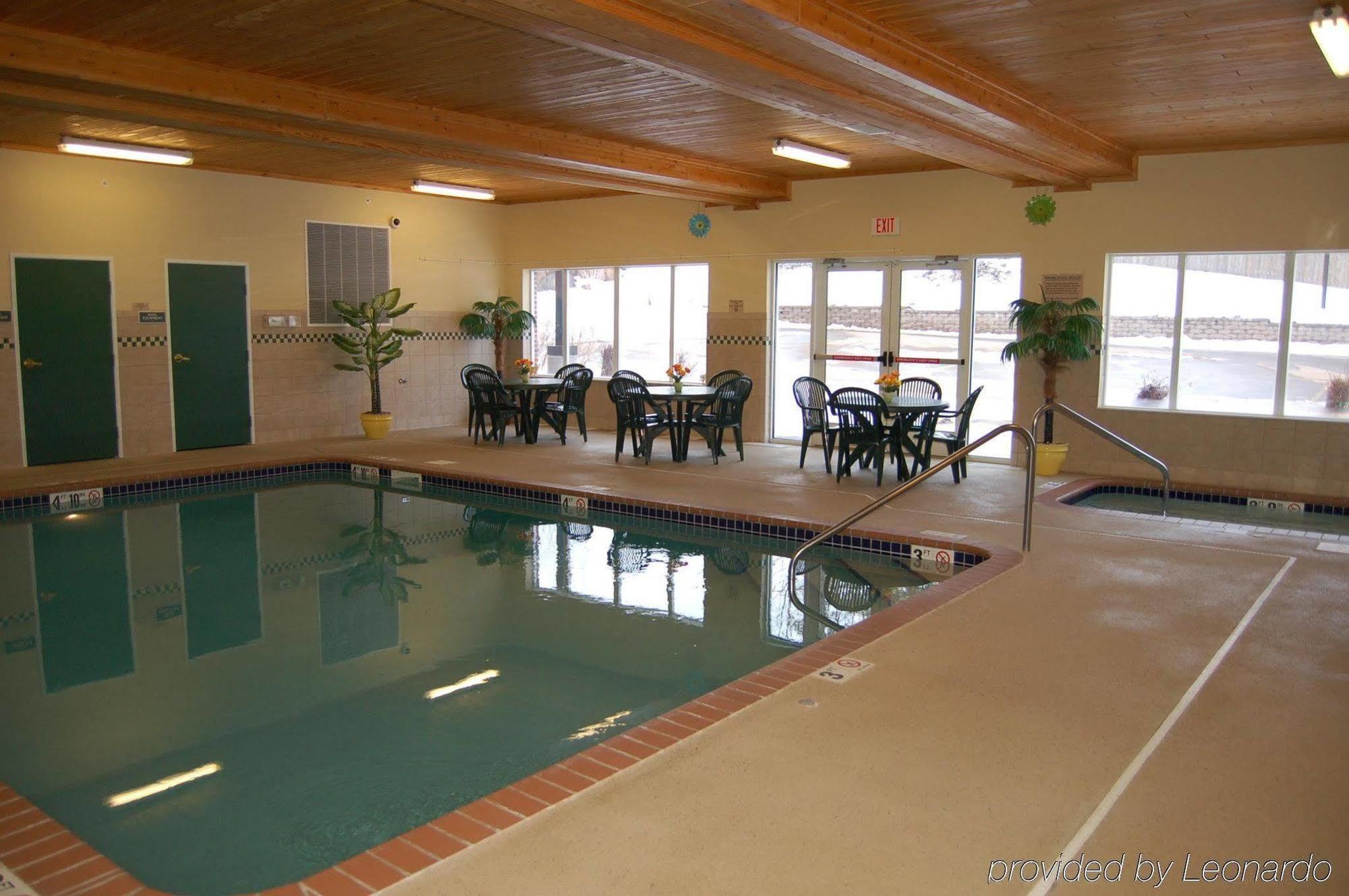 Holiday Inn Express & Suites Marquette By Ihg Ngoại thất bức ảnh