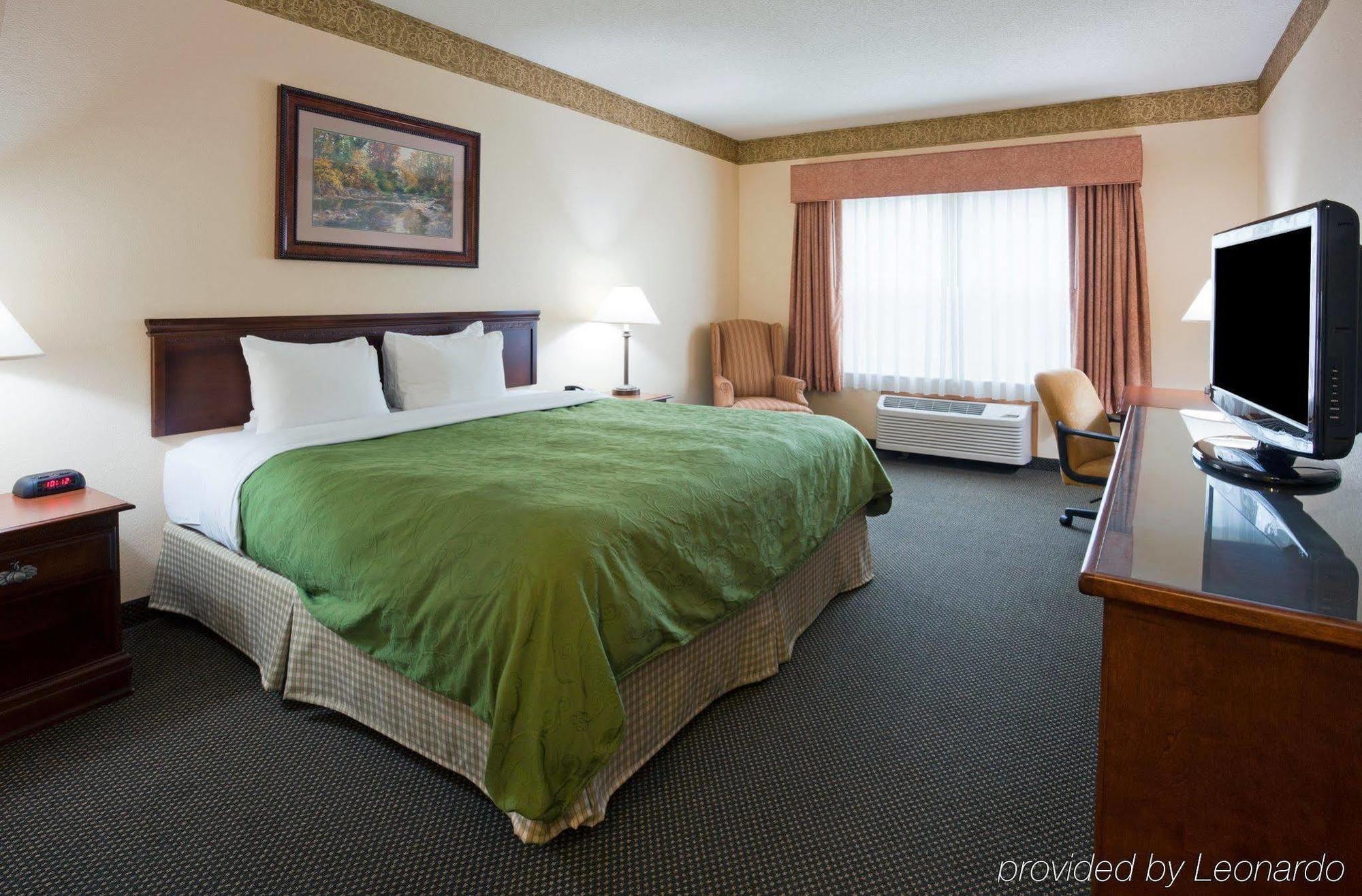 Holiday Inn Express & Suites Marquette By Ihg Ngoại thất bức ảnh