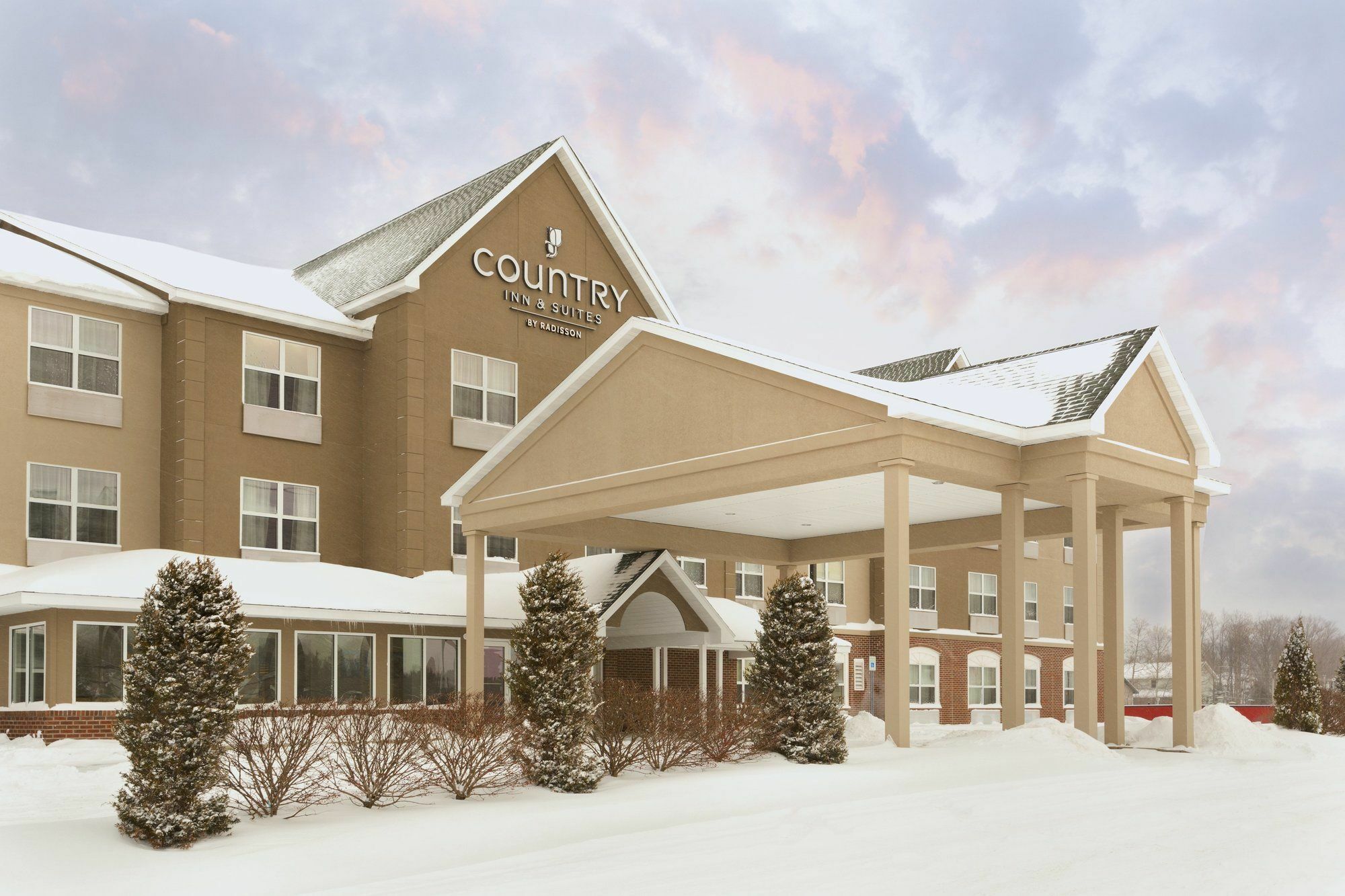 Holiday Inn Express & Suites Marquette By Ihg Ngoại thất bức ảnh